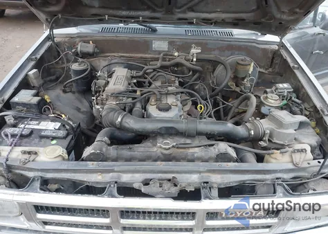 1986 Toyota Pickup Rn64 Dlx из США, поврежденный, VIN JT4RN64P0G0004188